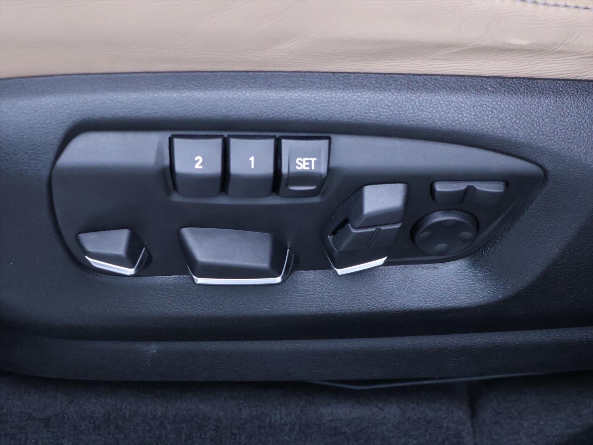 BMW X5 SUV / Terénní 4,4 l 423 kw