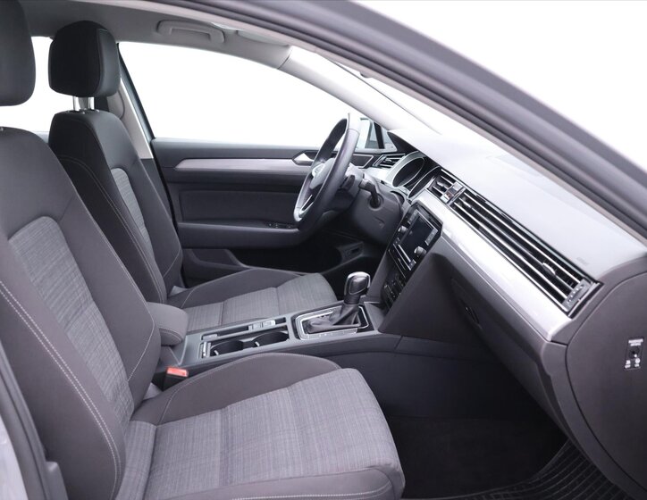 Volkswagen Passat Sedan / Limuzína 1,5 l 110 kw