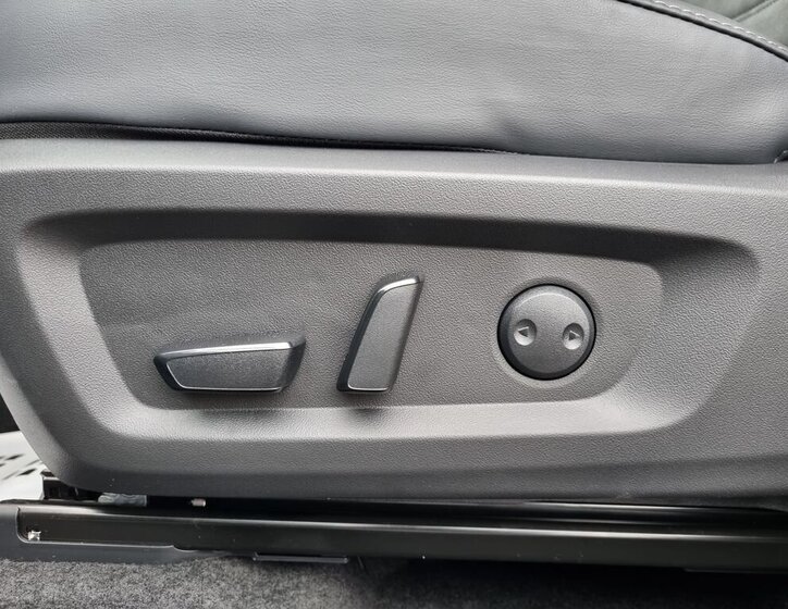 Mitsubishi Outlander SUV 2,4 l 225 kw