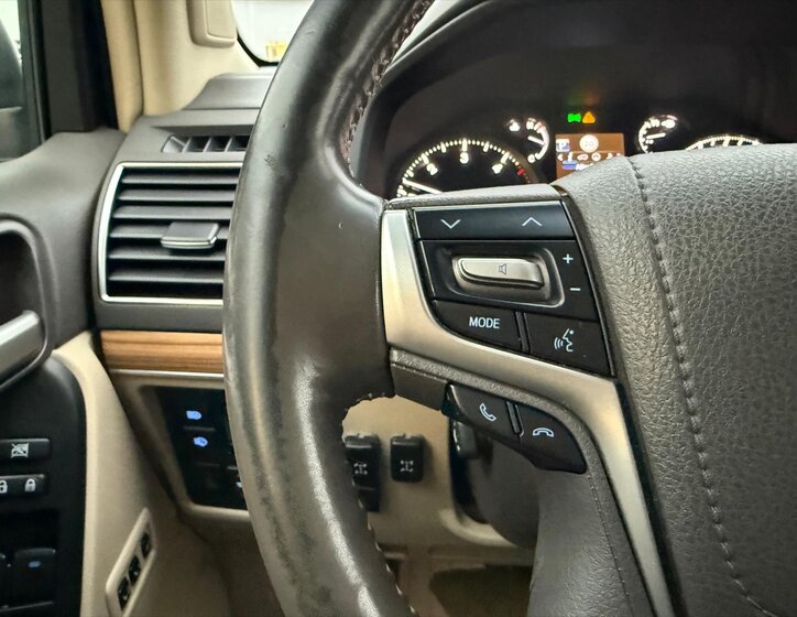 Toyota Land Cruiser 12