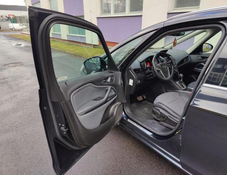 Opel Zafira 8