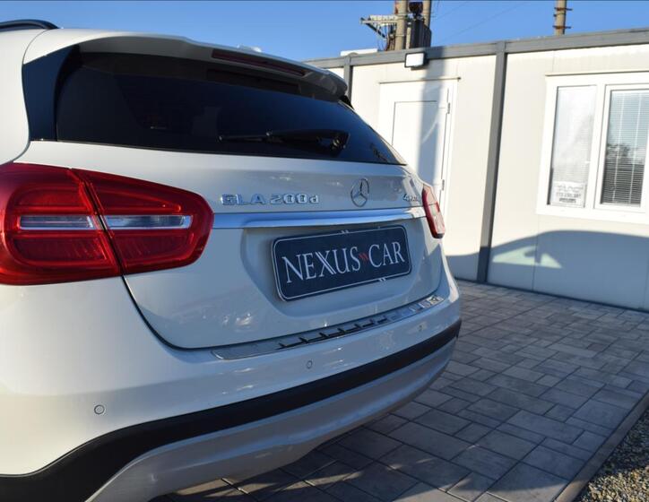 Mercedes-Benz GLA 12