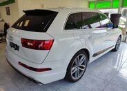 Audi SQ7 4
