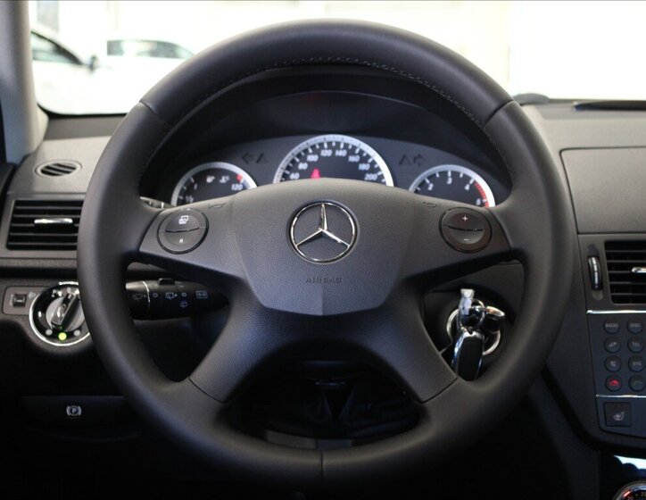 Mercedes-Benz Třídy C 9