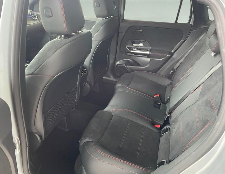 Mercedes-Benz GLA 13