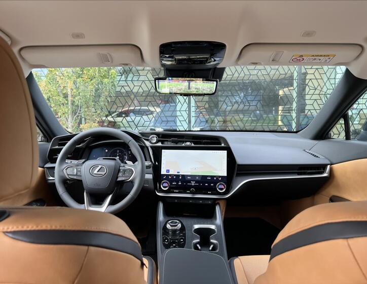 Lexus RZ 450e 16