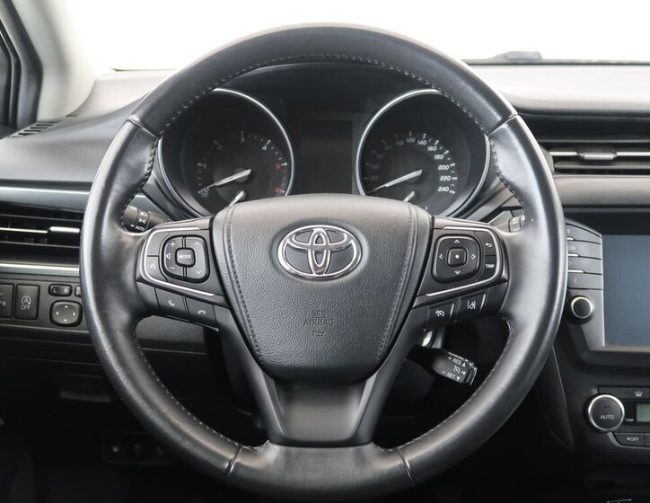 Toyota Avensis Kombi 2,0 l 105 kw