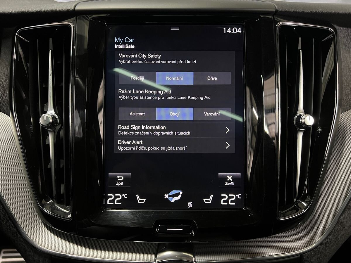 Volvo XC60 SUV / Terénní 2,0 l 288 kw