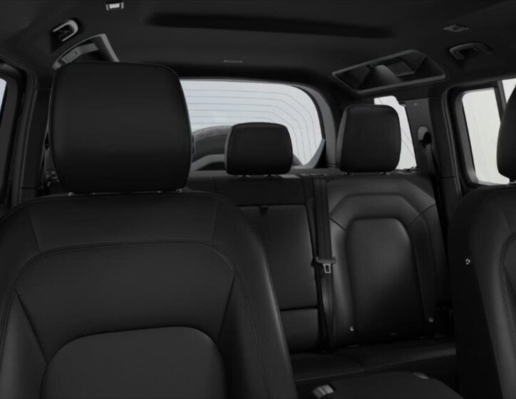 Land Rover Defender 7