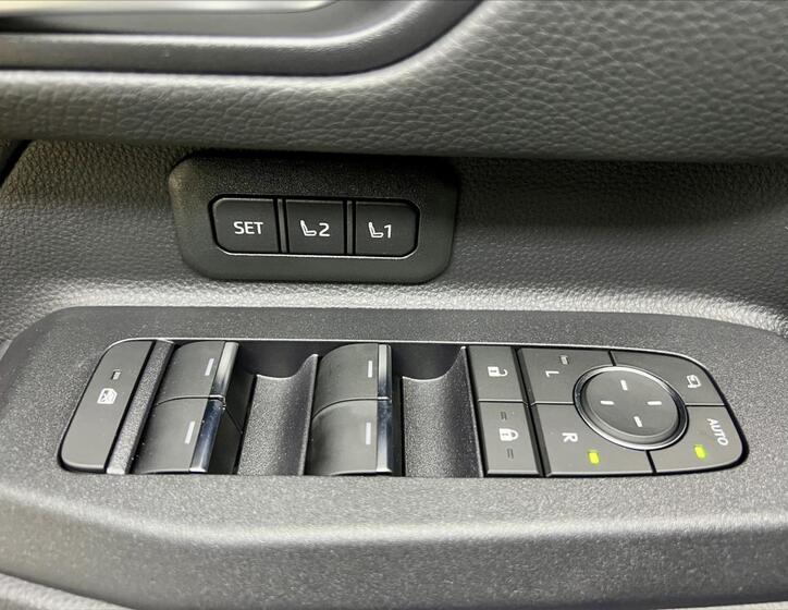 Toyota Land Cruiser 28