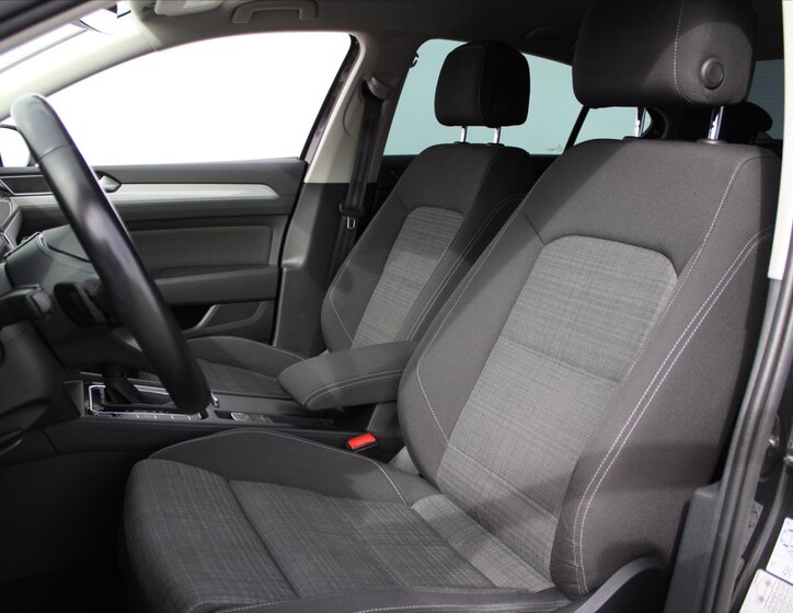 Volkswagen Passat 10