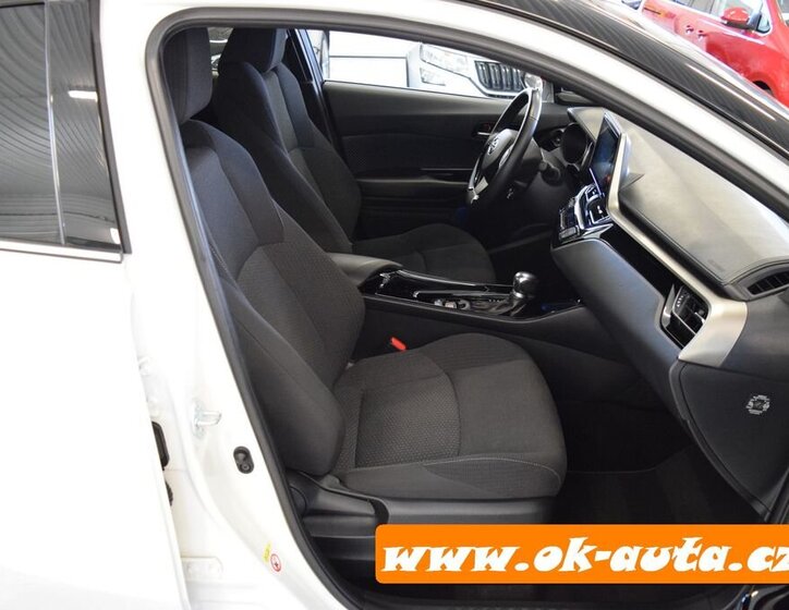 Toyota C-HR Hatchback 1,8 l 0