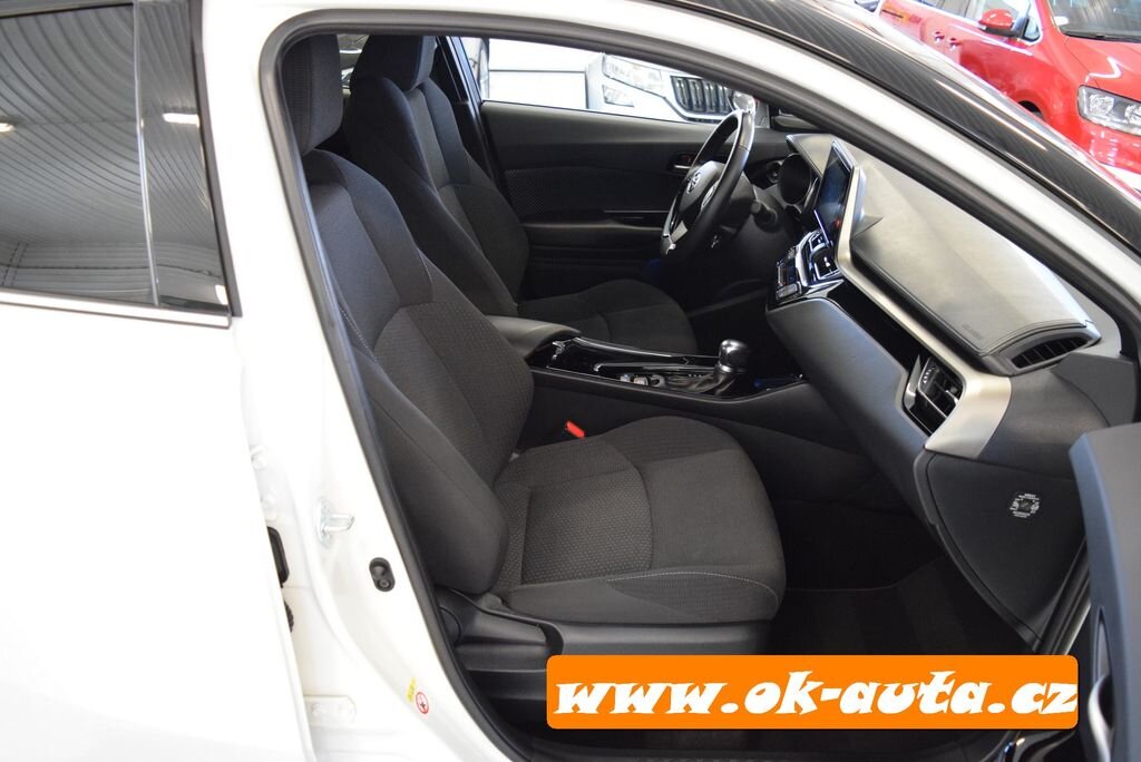 Toyota C-HR Hatchback 1,8 l 0
