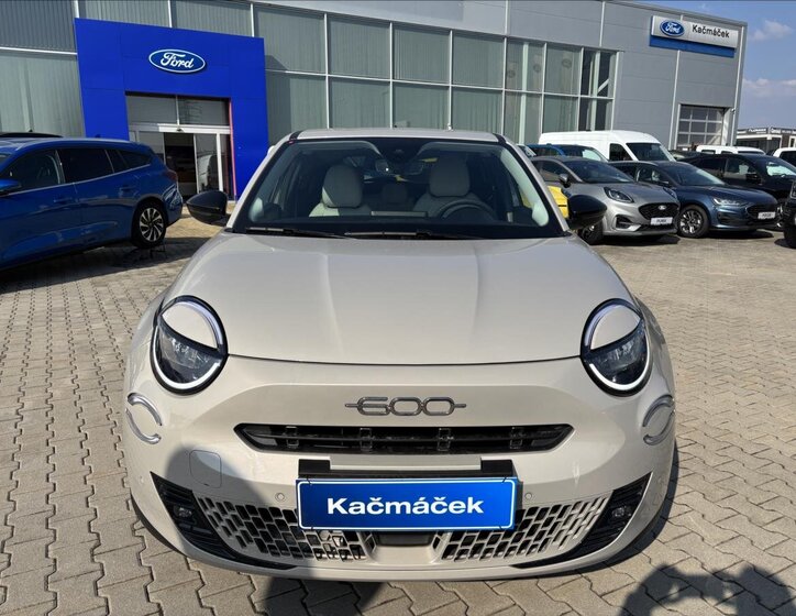 Fiat 600 SUV / Terénní 1,2 l 100 kw