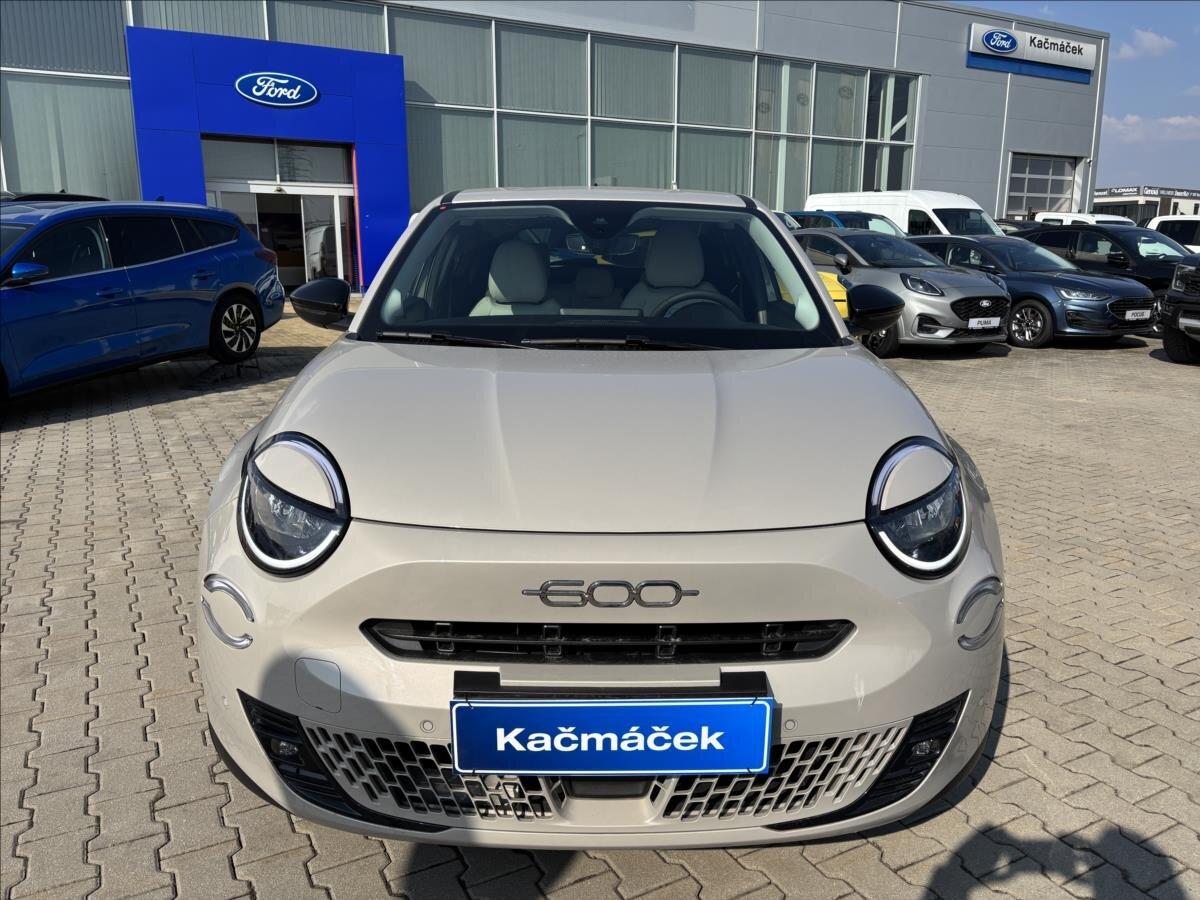 Fiat 600 SUV / Terénní 1,2 l 100 kw