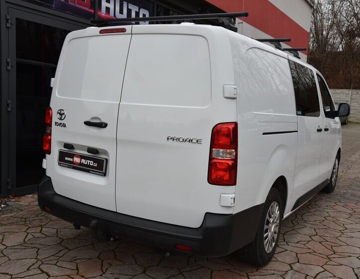 Toyota ProAce 8