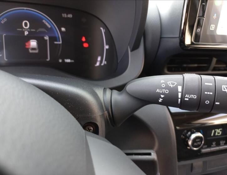 Toyota Yaris Cross 16