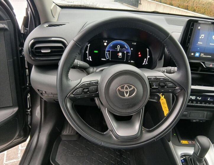 Toyota Yaris Cross 18