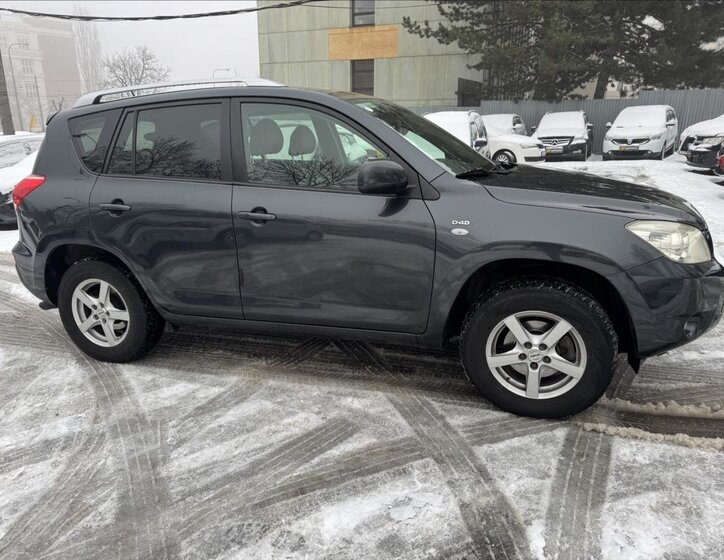 Toyota RAV4 SUV 2,2 l 100 kw