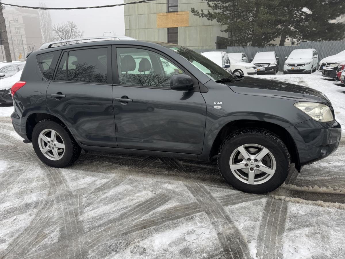 Toyota RAV4 SUV 2,2 l 100 kw