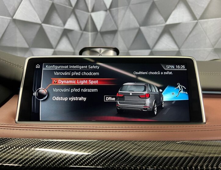 BMW X5 SUV / Terénní 4,4 l 423 kw