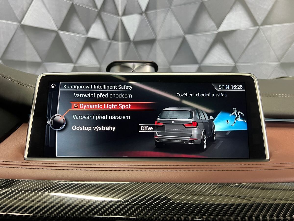 BMW X5 SUV / Terénní 4,4 l 423 kw