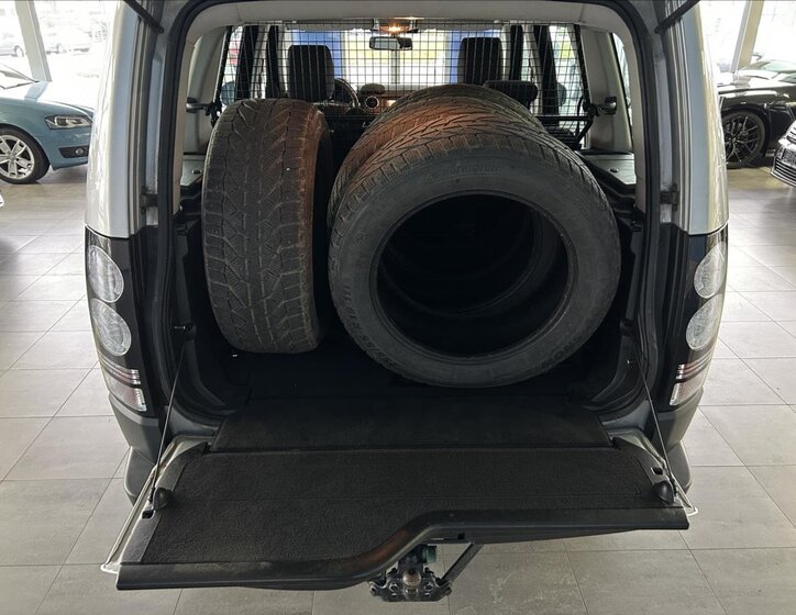 Land Rover Discovery 28