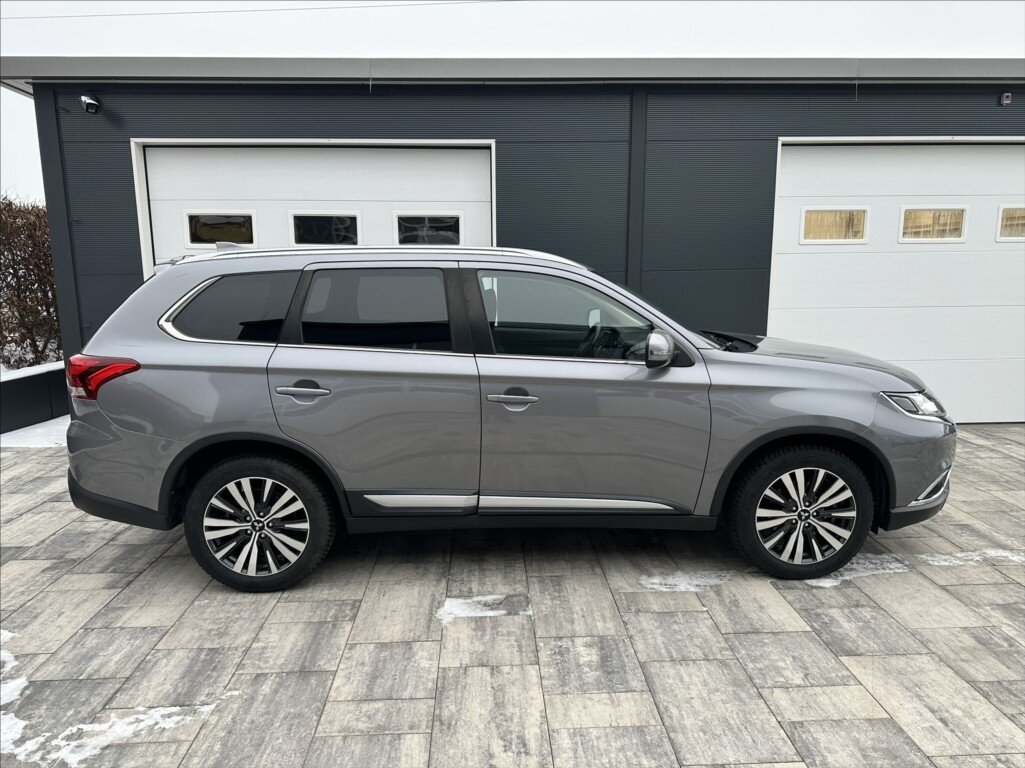 Mitsubishi Outlander SUV 2,0 l 110 kw