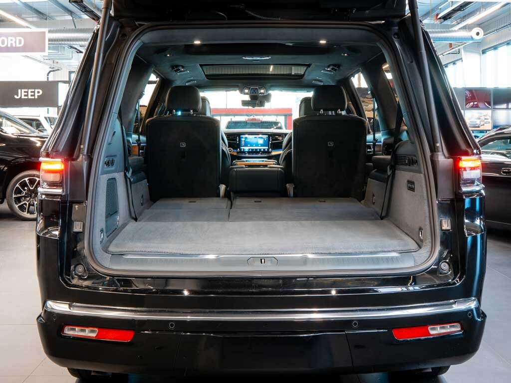 Jeep Grand Wagoneer SUV 6,4 l 351 kw