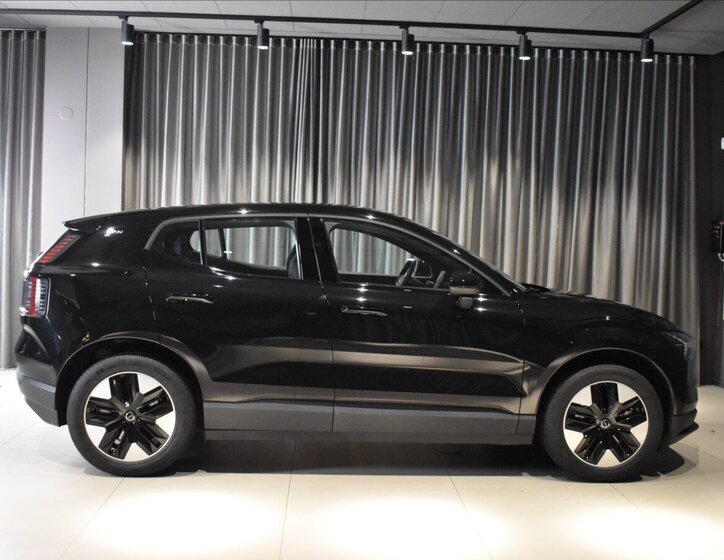 Volvo EX30 SUV / Terénní 0,0 200 kw