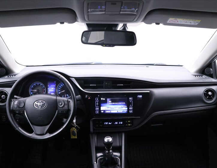 Toyota Corolla Sedan / Limuzína 1,6 l 97 kw