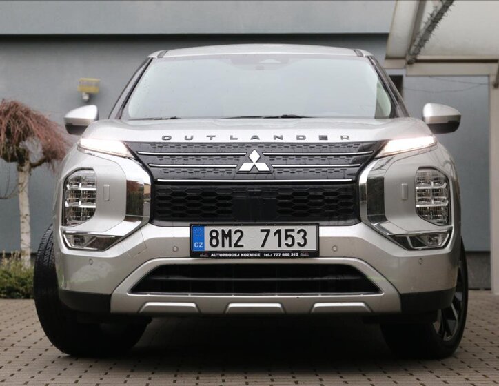 Mitsubishi Outlander SUV / Terénní 2,4 l 162 kw