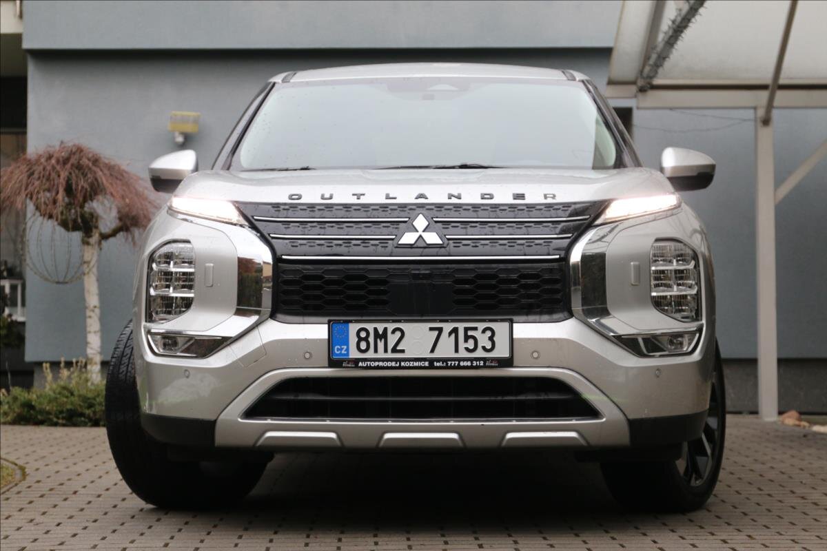 Mitsubishi Outlander SUV / Terénní 2,4 l 162 kw