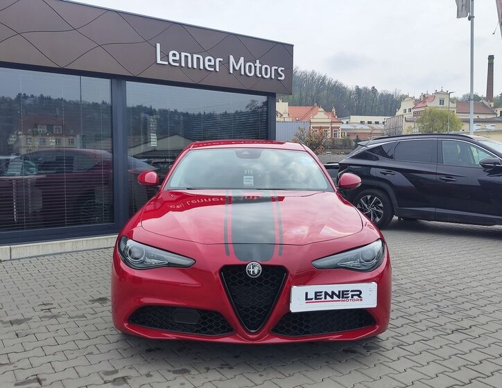 Alfa Romeo Giulia Sedan / Limuzína 2,1 l 110 kw