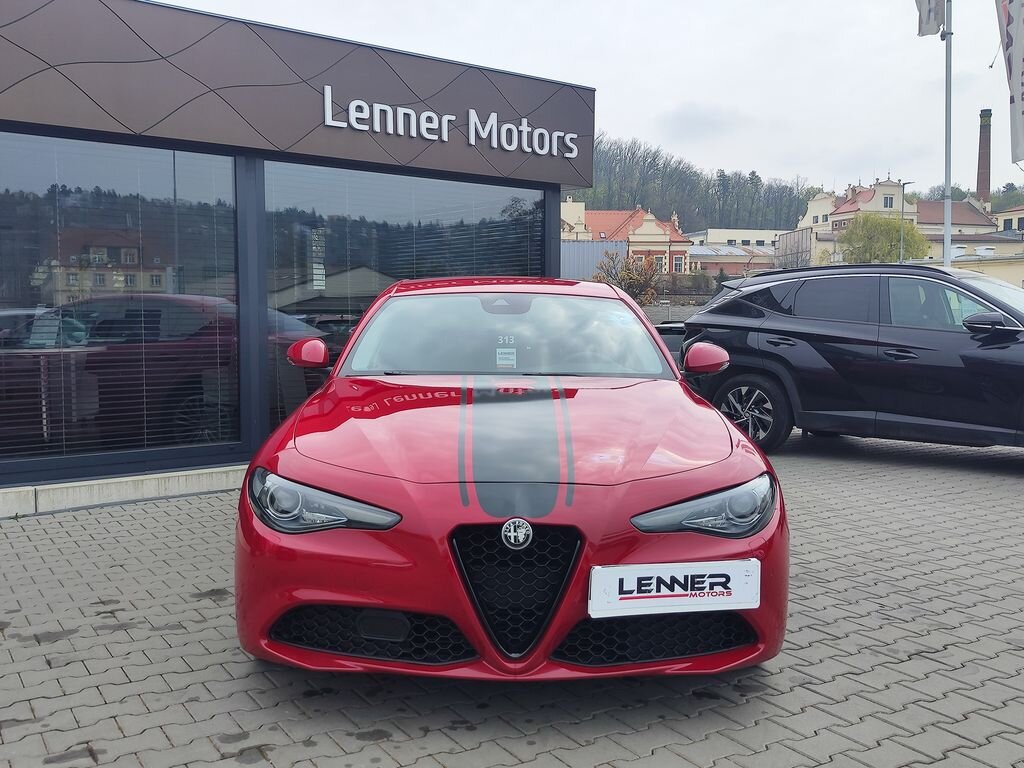 Alfa Romeo Giulia Sedan / Limuzína 2,1 l 110 kw