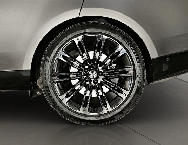 Land Rover Range Rover SUV 4,4 l 390 kw