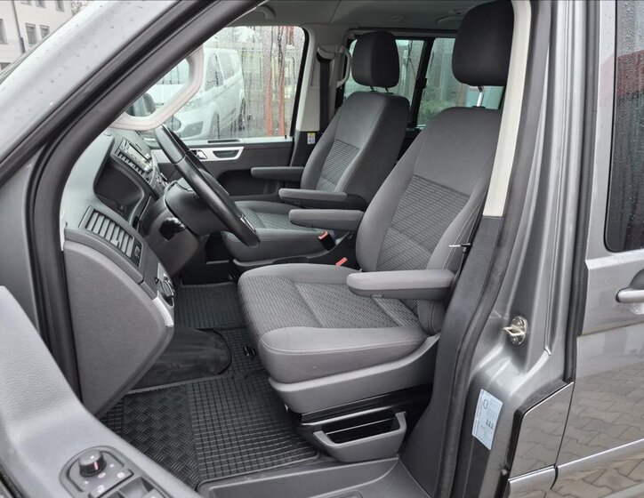 Volkswagen Multivan 8