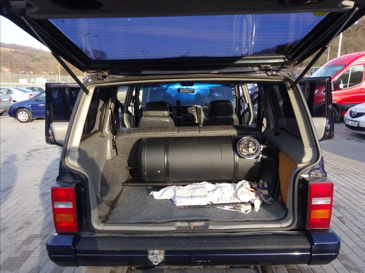 Jeep Cherokee SUV / Terénní 4,0 l 136 kw