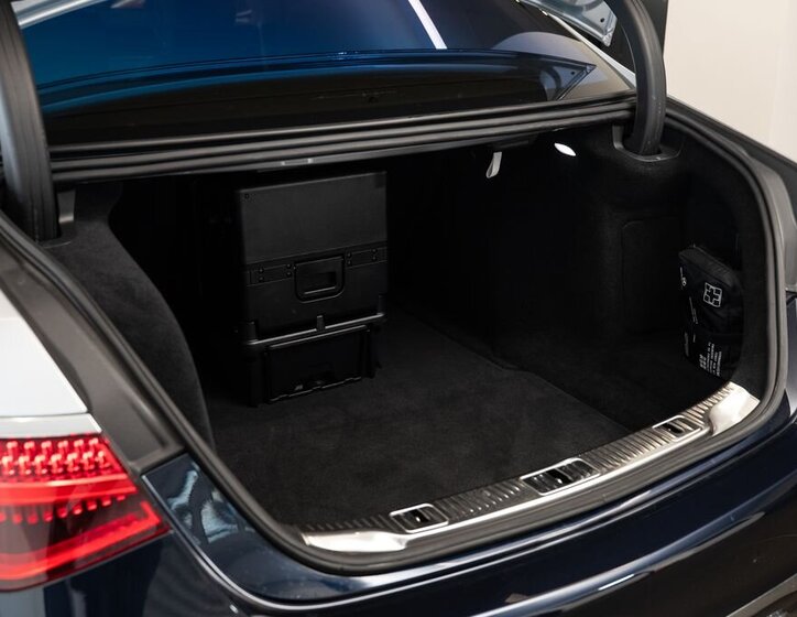 Mercedes-Benz Ostatní Sedan / Limuzína 6,0 l 450 kw