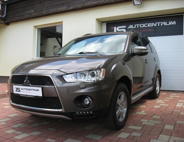 Mitsubishi Outlander 1