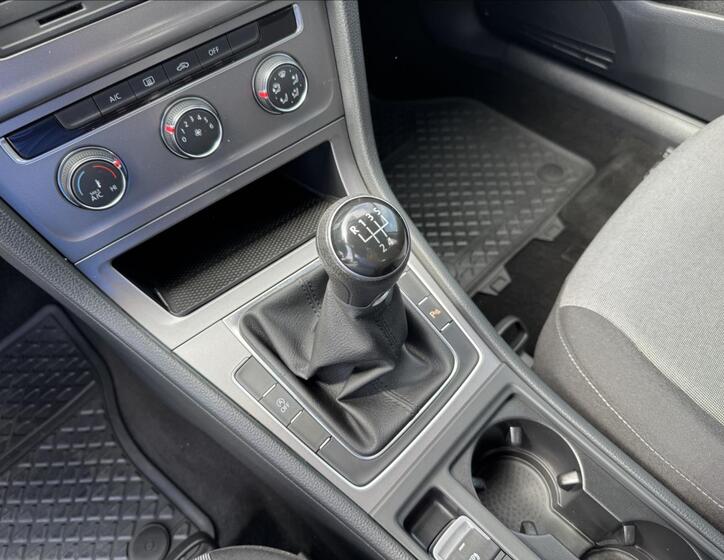 Volkswagen Golf 17