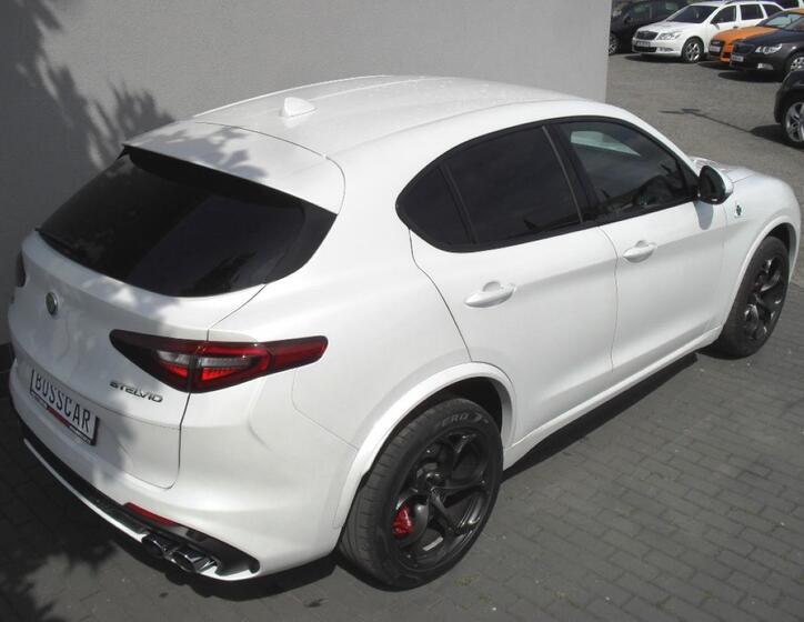 Alfa Romeo Stelvio 11