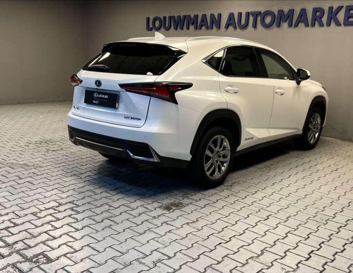 Lexus NX 300h SUV 2,5 l 145 kw