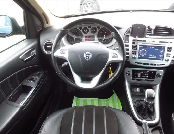 Lancia Delta Hatchback 1,4 l 88 kw