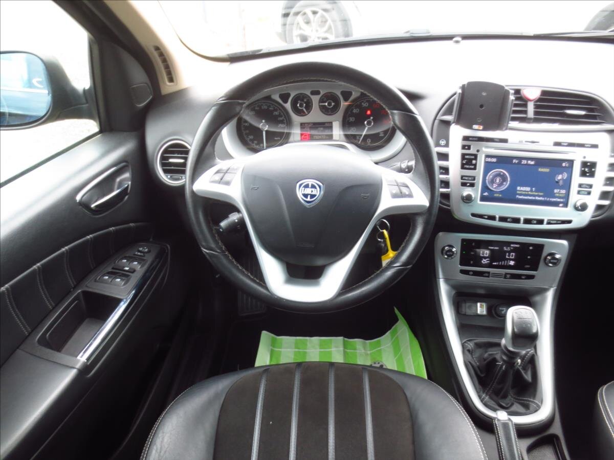 Lancia Delta Hatchback 1,4 l 88 kw