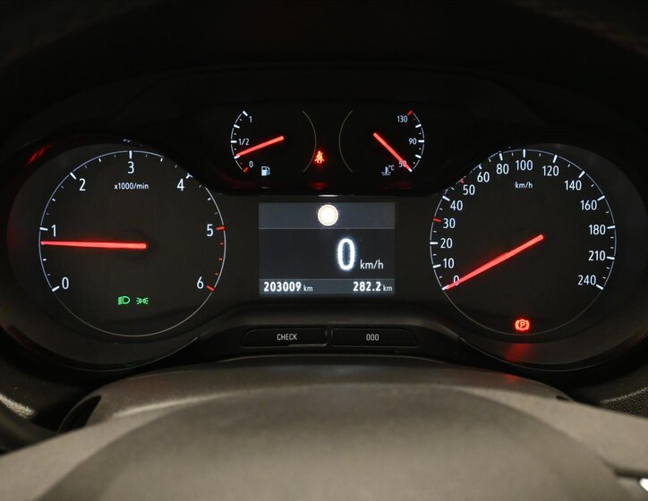 Opel Grandland X SUV / Terénní 1,6 l 88 kw