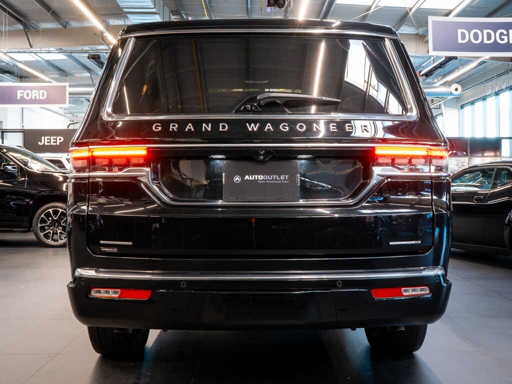 Jeep Grand Wagoneer