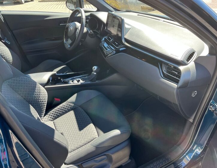 Toyota C-HR SUV / Terénní 2,0 l 112 kw