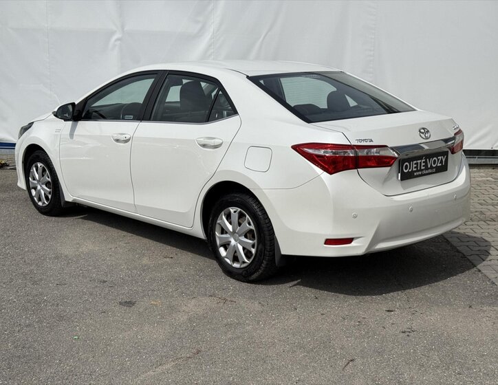 Toyota Corolla Sedan / Limuzína 1,6 l 97 kw