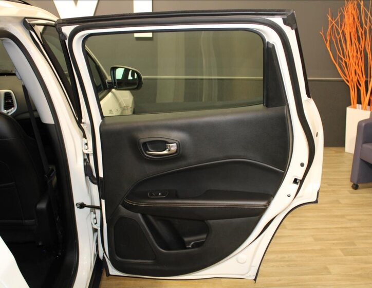 Jeep Compass SUV / Terénní 2,0 l 103 kw